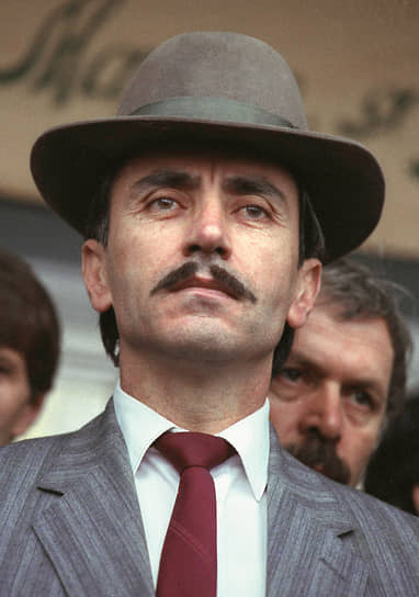 Бывший советский офицер и президент Ичкерии Джохар Дудаев в 1995 году 