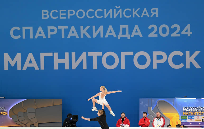 Дарья Бояринцева и Роман Плешков исполняют произвольную программу