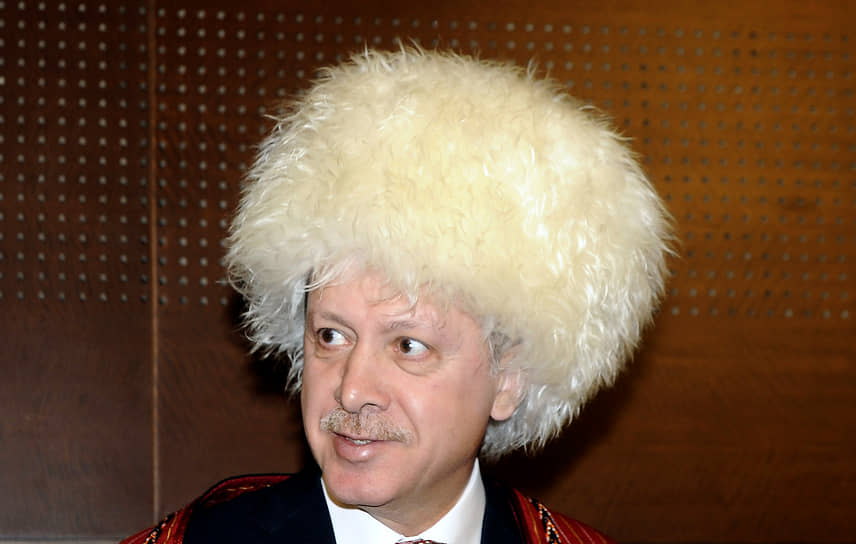 14 марта 2003 года парламент назначил Эрдогана премьер-министром. Он занимал этот пост вплоть до 28 августа 2014 года. Во время его правления Турция постепенно превращалась из парламентской в президентскую республику. Референдум о введении прямых выборов президента прошел в октябре 2007 года. 10 августа 2014 года Реджеп Эрдоган выиграл первые прямые выборы президента, набрав 51,8% голосов