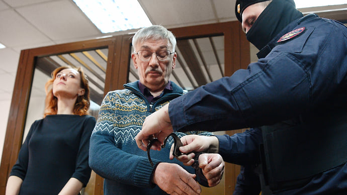 Правозащитник отправится в колонию