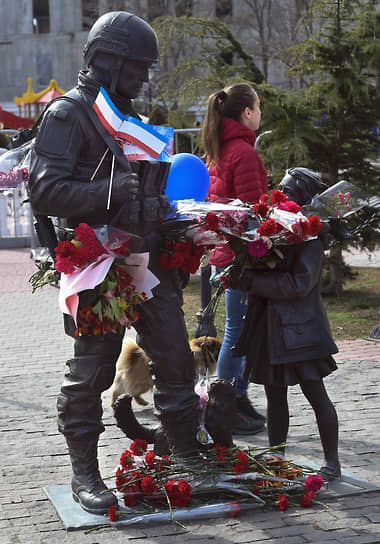 Памятник «вежливым людям» в Симферополе