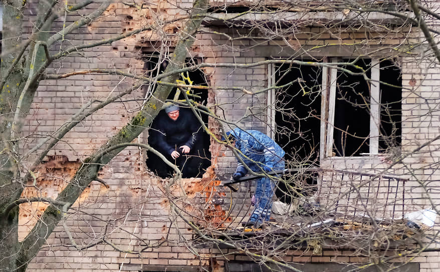 По данным Росгвардии было эвакуировано около 100 человек. За медицинской помощью обратились шестеро