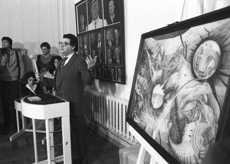 «Так с 1956 года я ни разу в жизни больше трех недель никогда не отдыхал» В 1956 году сыграл свою первую роль в кино в фильме «Она вас любит!». В следующем году был зачислен в штат киностудии «Мосфильм». В 1958 году снялся в картине «Атаман Кодр»