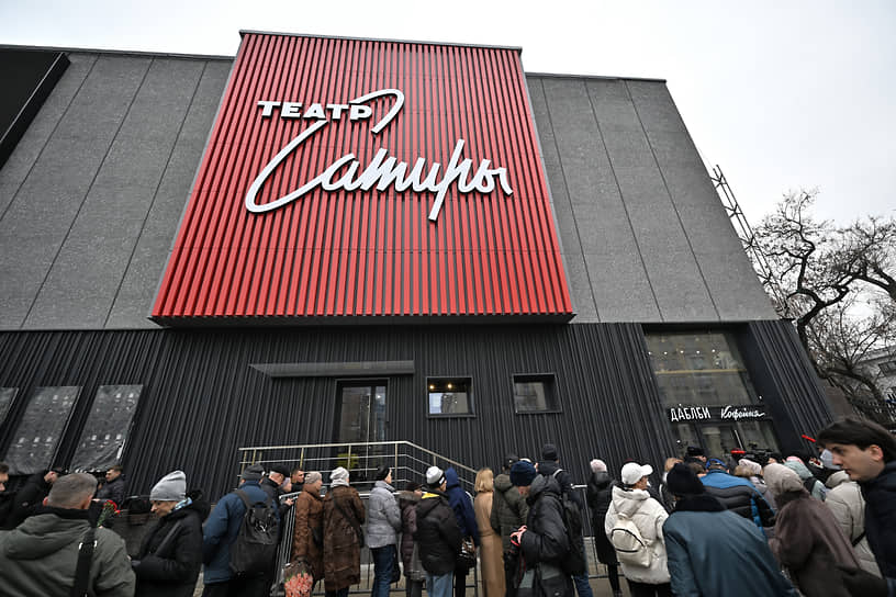 Александр Ширвиндт умер 15 марта в возврате 89 лет. После кремации он будет похоронен на Новодевичьем кладбище