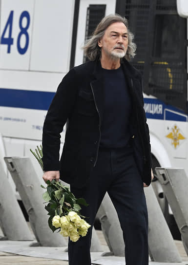 Художник Никас Сафронов