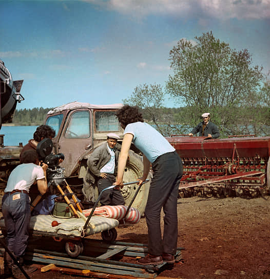 На Берлинском кинофестивале 1975 года картина «Калина красная» получила Приз международной ассоциации кинокритиков, а немецкий режиссер Райнер Вернер Фассбиндер назвал ее одним из своих любимых фильмов. На Венецианском международном кинофестивале 2019 года ее отреставрированную версию показали в программе «Венецианская классика»  