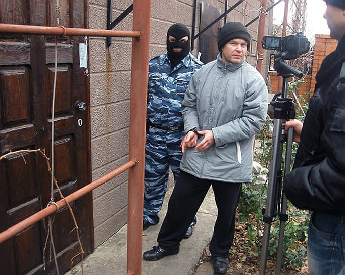 Лидер криминальной группировки Сергей Цапок (в центре 