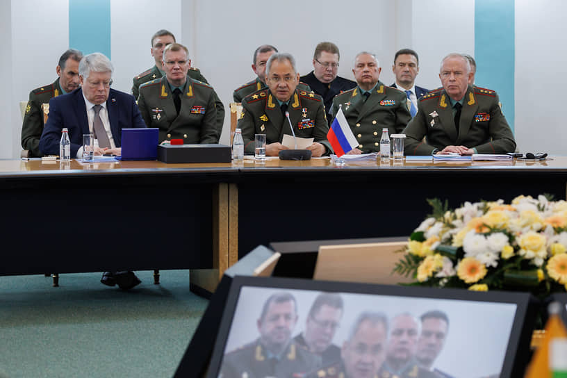 Министр обороны РФ Сергей Шойгу, выступая 26 апреля на совещании глав военных ведомств стран—участниц ШОС в Астане, заявил, что удары украинских вооруженных сил по ЗАЭС могут привести к «катастрофическим последствиям»