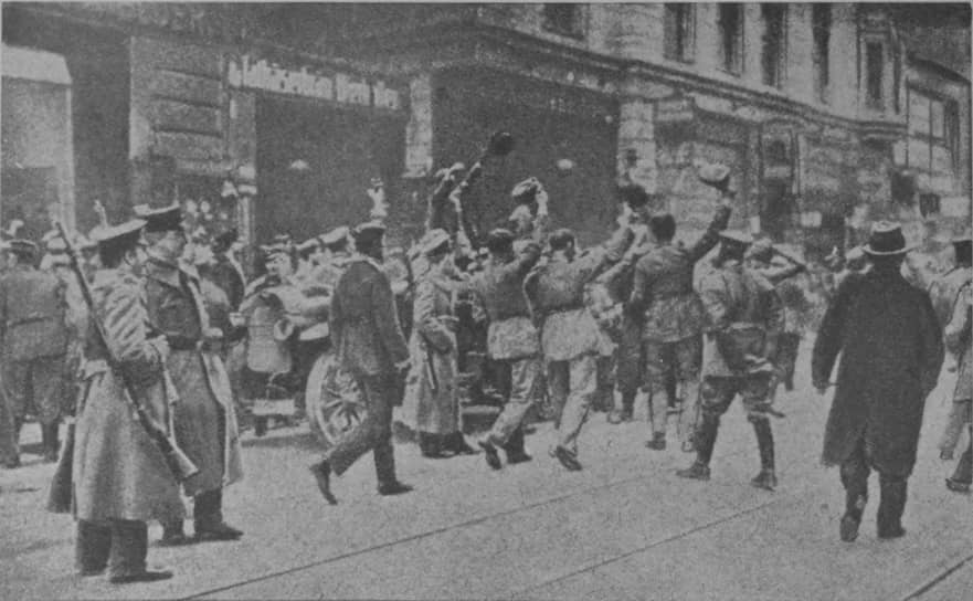 Солдаты и рабочие на улицах Мюнхена, апрель 1919 года