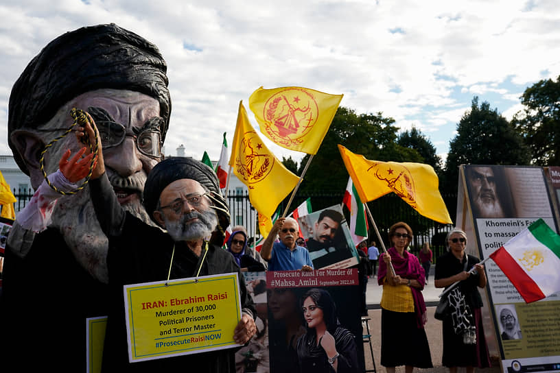 Раиси был известен борьбой против оппозиции, диссидентов и инакомыслящих, во внешней политике был сторонником жесткой антизападной линии, поддерживал цензуру элементов западной культуры. Выражал поддержку исламской гендерной сегрегации, выступал за исламизацию высших учебных заведений страны. В 2022 году в Иране вспыхнули массовые протесты после смерти 22-летней Махсы Амини, задержанной полицией нравов за неправильное ношение хиджаба. Протесты жестко подавлялись. По данным правозащитных организаций, в столкновениях с силами правопорядка погибли около 500 человек, почти 20 тыс. были задержаны, более 20 были приговорены к смертной казни