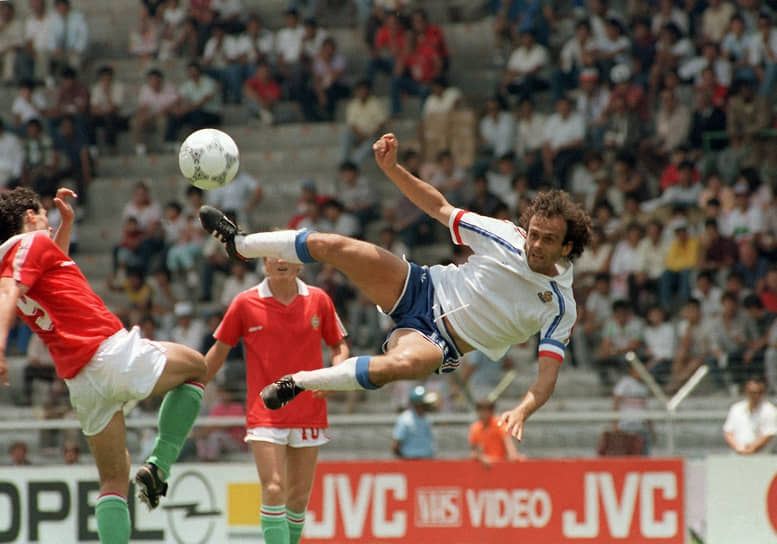 (справа, Франция), 9 голов. Играл на чемпионате Европы 1984 года