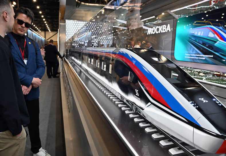 Стенд компании «Уральские локомотивы» на выставке SPIEF Investment & Business Expo
