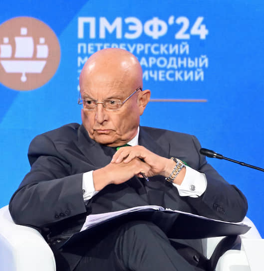 Политолог и модератор пленарной сессии ПМЭФ Сергей Караганов  