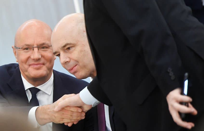 Вице-премьер Дмитрий Чернышенко (слева) и министр финансов России Антон Силуанов  