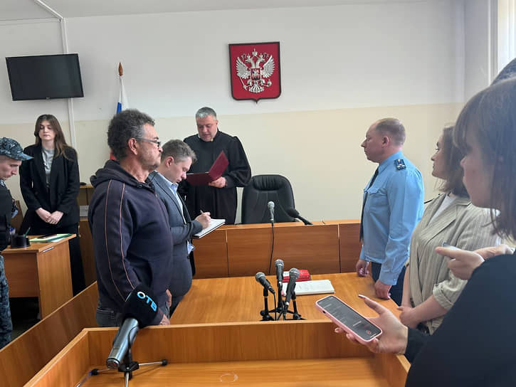 Оглашение приговора по делу Александра Неустроева в Октябрьском суде Екатеринбурга