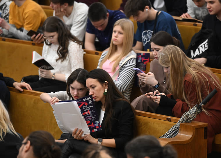 Абитуриенты все чаще выбирают специальности с прицелом на высокую зарплату 