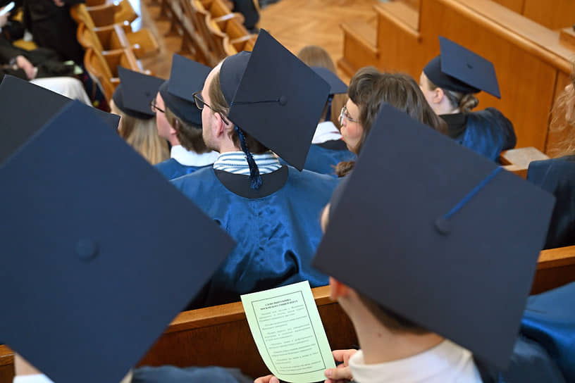 Выпускники университетов чаще всего люди более дисциплинированные, трудолюбивые, целеустремленные 