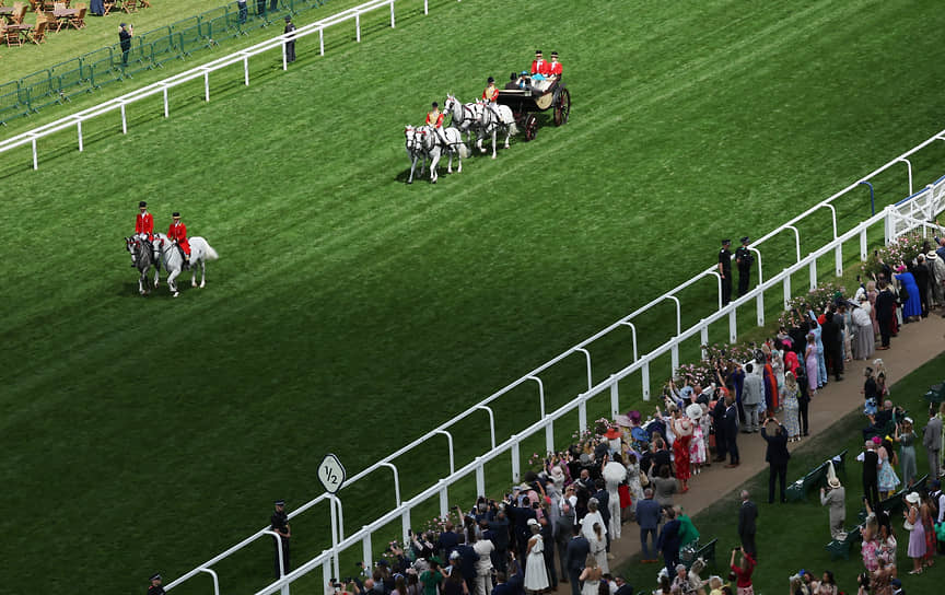 Вид на королевскую процессию