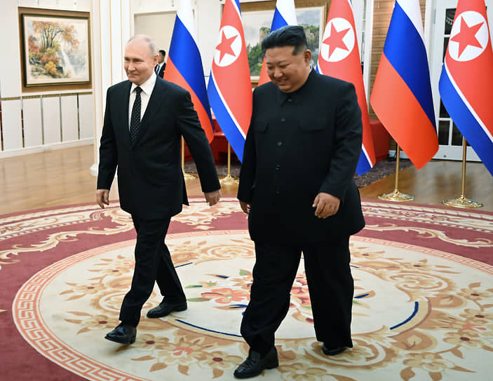 В ходе выступления для прессы, Владимир Путин заявил, что запущенный США режим санкций Совбеза ООН в отношении КНДР должен быть пересмотрен. По его словам, Россия и КНДР успешно развиваются несмотря на внешнее давление и намерены продолжить поддерживать друг друга «как настоящие друзья и добрые соседи». «Мы выступаем против практики применения политически мотивированных санкций и ограничений. Такие нелегитимные действия лишь расшатывают мировую экономическую и политическую систему»,— добавил Владимир Путин