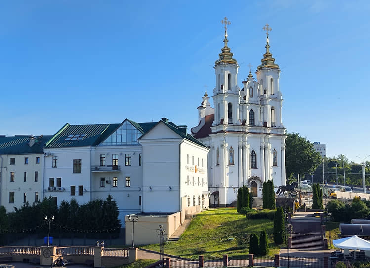 Возрожденная в 2009 году Воскресенская церковь 