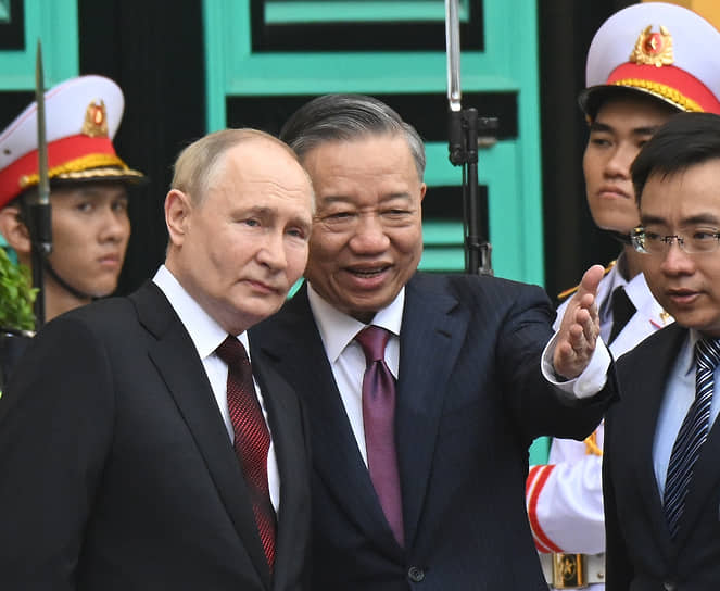 Визит Владимира Путина проходит по приглашению генерального секретаря ЦК Компартии Вьетнама Нгуен Фу Чонга. Президент РФ должен встретиться со всем высшим руководством Вьетнама 