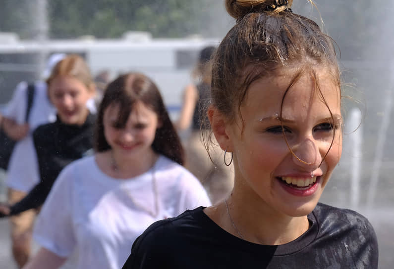 Участники фестиваля VK Fest 2024 в Санкт-Петербурге