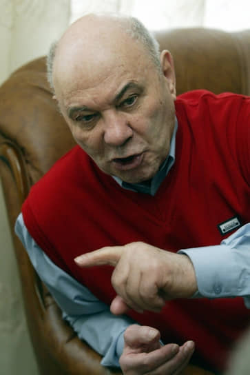 «Хотелось быть услышанным и сделать много доброго. Слишком поздно я понял, что мои идеи их вовсе не интересовали» В 1979 году Туманов возглавил артель «Печора», которая стала широко известна после скандала с Минцветметом СССР. Конфликт возник в связи с письмом Туманова в Совет министров и предлагавшимся им методом организации золотодобычи, который позволял повышать качество продукции и производительность труда в три-четыре раза. В начале 1980-х годах фактически представлявшая собой кооператив «Печора» перешла на хозрасчет. В 1987 году против Туманова была развернута кампания, итогом которой стала ликвидация артели