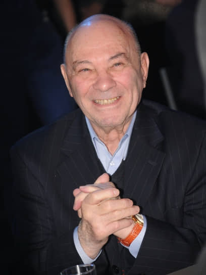 В 2017 году Вадиму Туманову было присвоено звание почетного гражданина Республики Карелия за особые заслуги перед республикой и большой личный вклад в строительство автомобильных дорог, мостов и благоустройство объектов в регионе. Через год он был награжден медалью ордена «За заслуги перед Отечеством» II степени