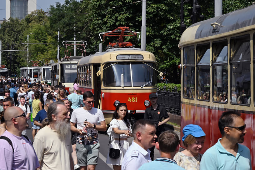 Мероприятие приурочено к 125-летию запуска трамваев в городе. Парадная колонна двигалась от станции метро «Новокузнецкая» до «Чистых прудов» 