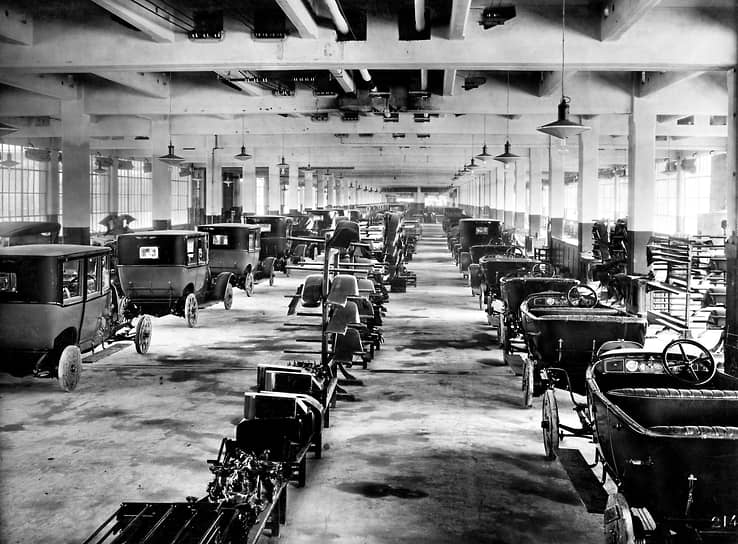 Производство первого массового автомобиля — Fiat 501, Италия, 1921 год 