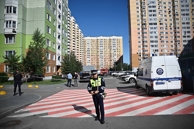 Дело о взрыве передали в управление по расследованию особо важных дел столичного ГСУ СК. На подозреваемого составлена ориентировка, его личность выясняется  