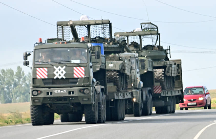 Военная техника на трассе между Курском и Суджей