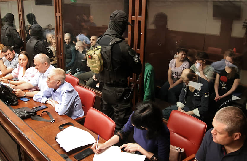 Заседание суда по делу «Азовцев» (подразделение запрещено в РФ) 