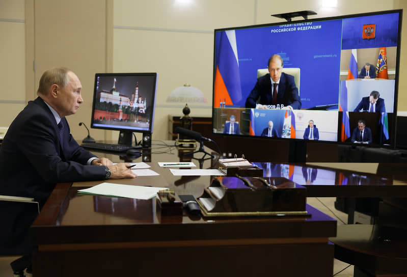 Президент России Владимир Путин во время совещания