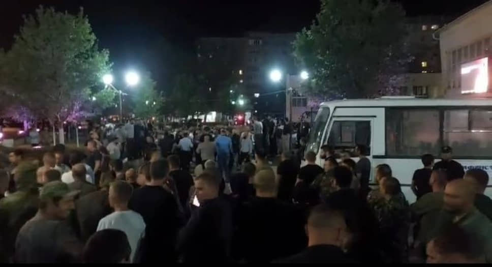 По словам представителей администрации Северского района, драка в Афипском произошла из-за девушки 