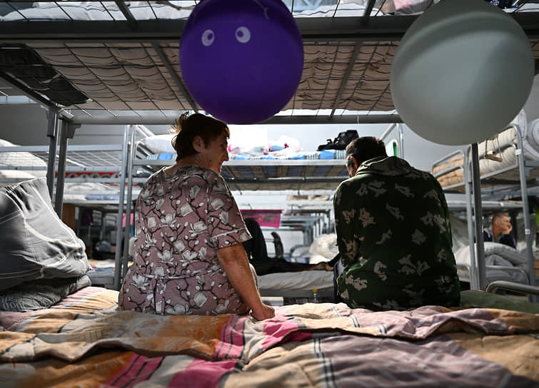 Беженцы в пункте временного размещения
