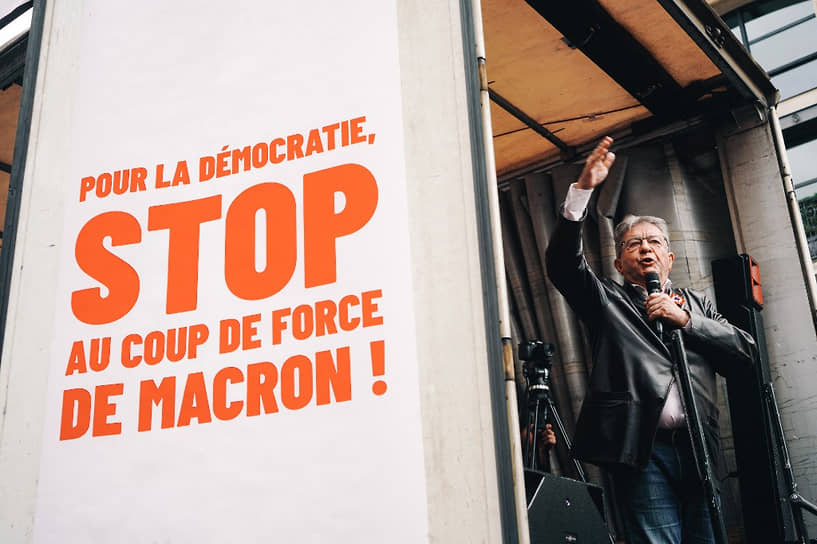 Лидер «Непокорившейся Франции» Жан-Люк Меланшон выступает на митинге против Эмманюэля Макрона 