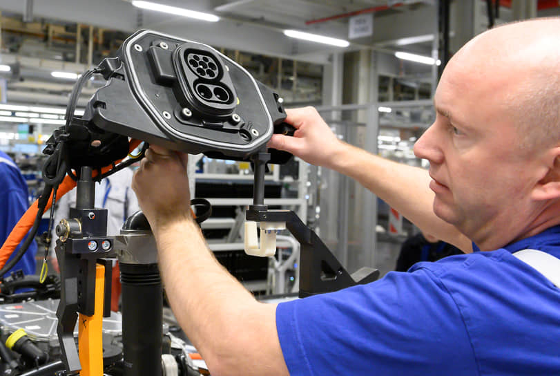 Одной из проблем VW стали траты на производство электромобилей, а так же невозможность конкурировать с китайскими производителями  