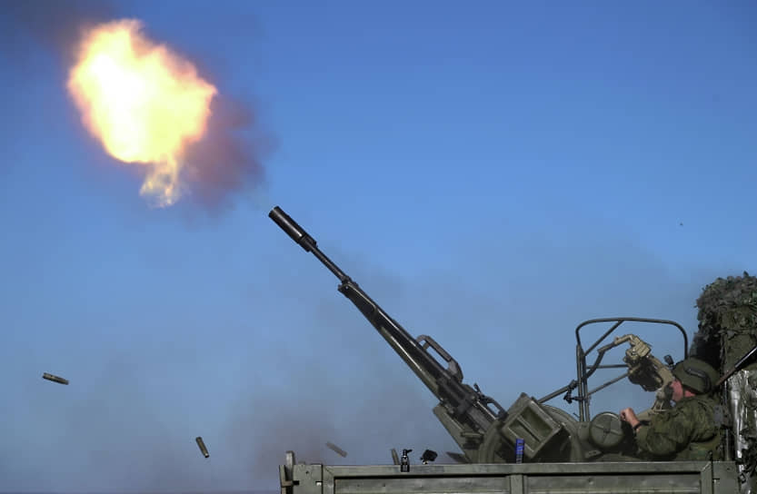 Расчет зенитной установки ЗУ-23-2 Центрального военного округа во время боевой подготовки в зоне СВО