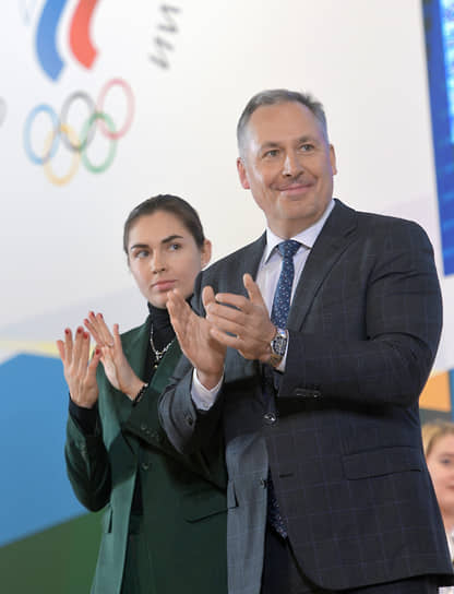 20 декабря 2022 года господин Поздняков был единогласно переизбран президентом ОКР на новый срок. Он был единственным кандидатом на выборах На фото: с дочерью, фехтовальщицей Софией Поздняковой