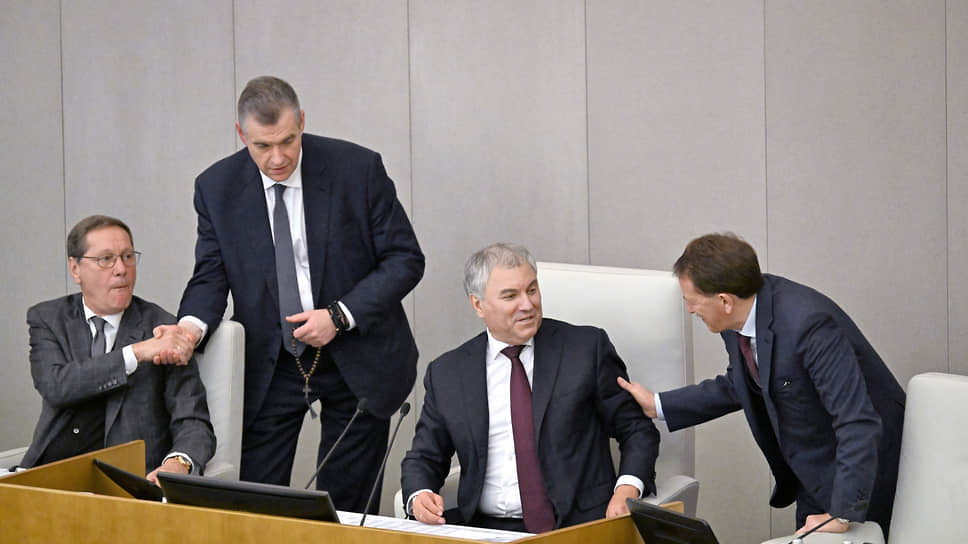 Слева направо: первый зампреда Госдумы Александр Жуков, руководитель фракции ЛДПР в Госдумы Леонид Слуцкий, председатель Госдумы Вячеслав Володин и его заместитель Алексей Гордеев во время пленарного заседания 