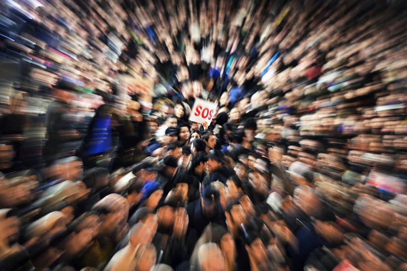 Митинг оппозиции перед парламентом Грузии 