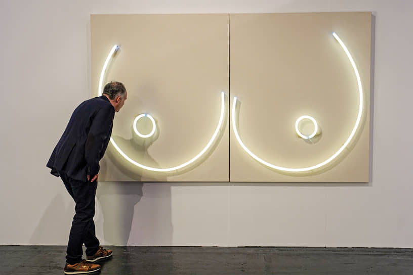Кельн, Германия. Посетитель выставки ART Cologne 