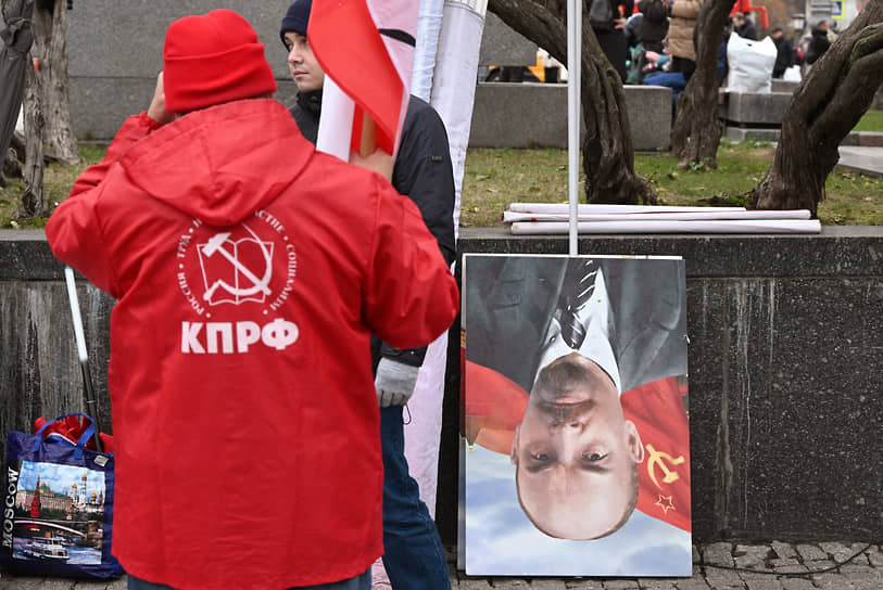 На акциях были портреты Владимира Ленина 