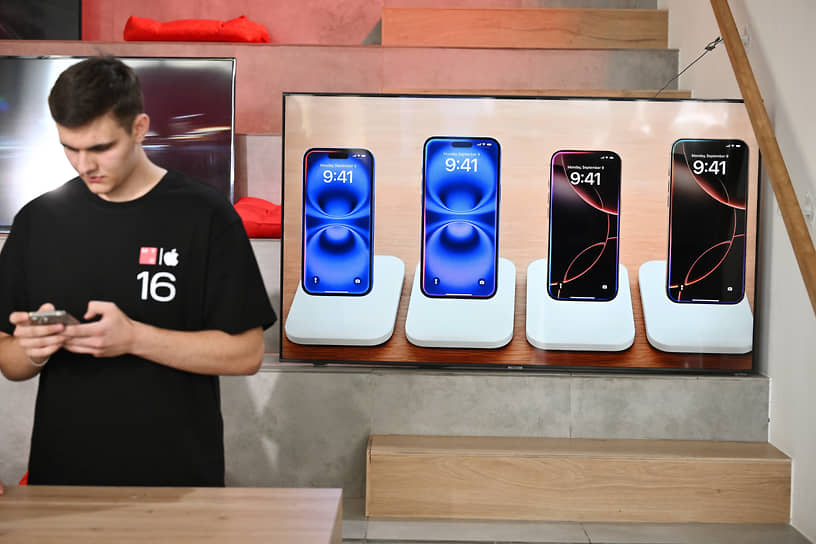 Презентация iPhone 16 во флагманском магазине МТС в Москве 