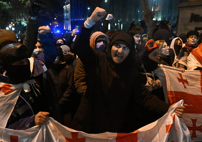 Участники протестов 