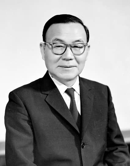 Преемник Ли Сын Мана (1960–1961) был свергнут в результате военного переворота меньше чем через год после прихода к власти. Позже неоднократно получал условные сроки за антигосударственную деятельность