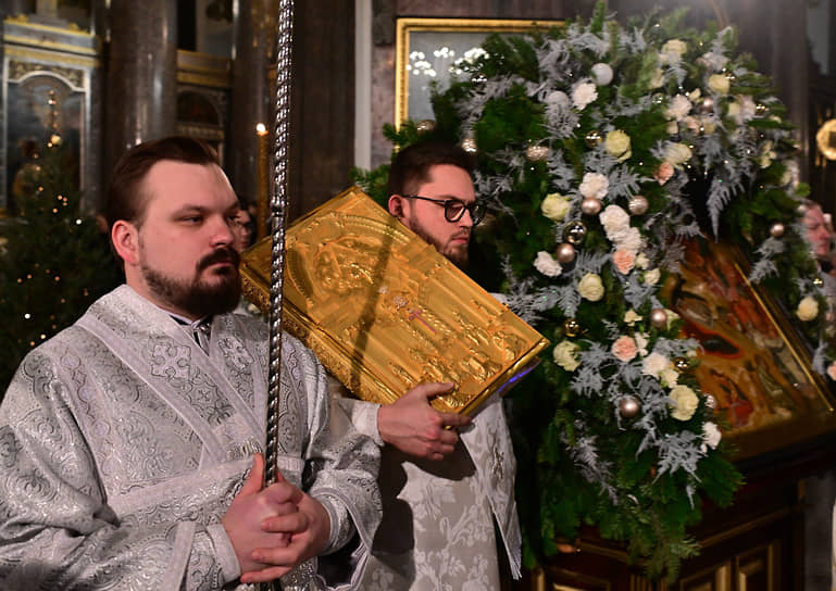 Санкт-Петербург. Рождественская служба в Казанском кафедральном соборе 