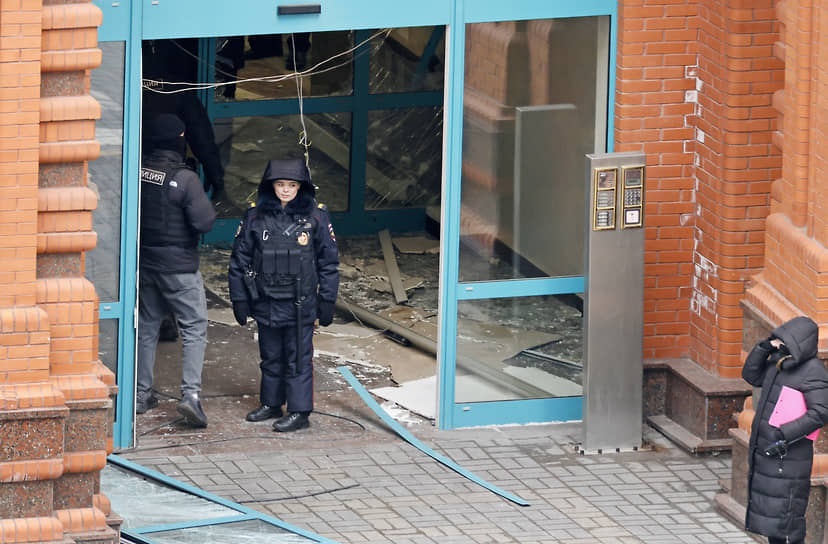 Последствия взрыва в жилом комплексе «Алые паруса»  