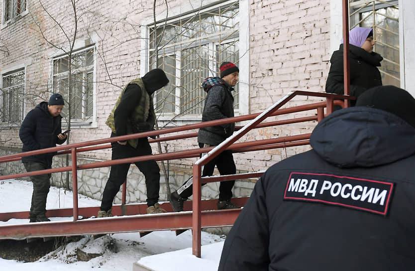 В МВД заявили, что заработавший реестр контролируемых лиц позволит ограничивать права попавших в него иностранцев и высылать их из страны 